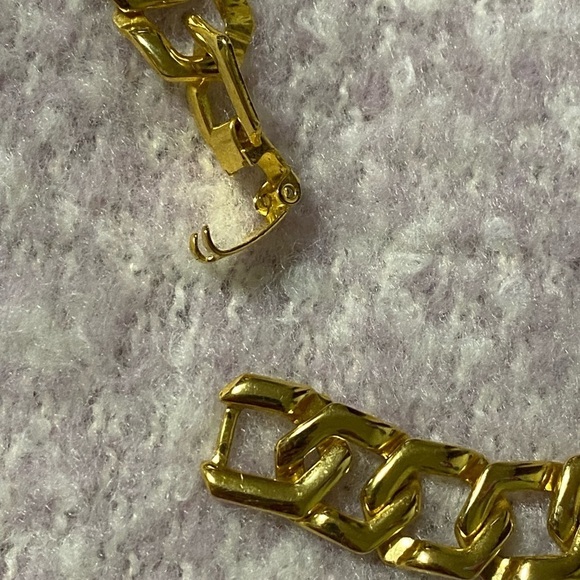 GOLD Tone Hexagon Link Chain Fashion Necklace, Snap Lock Clasp, 18” - Picture 5 of 6